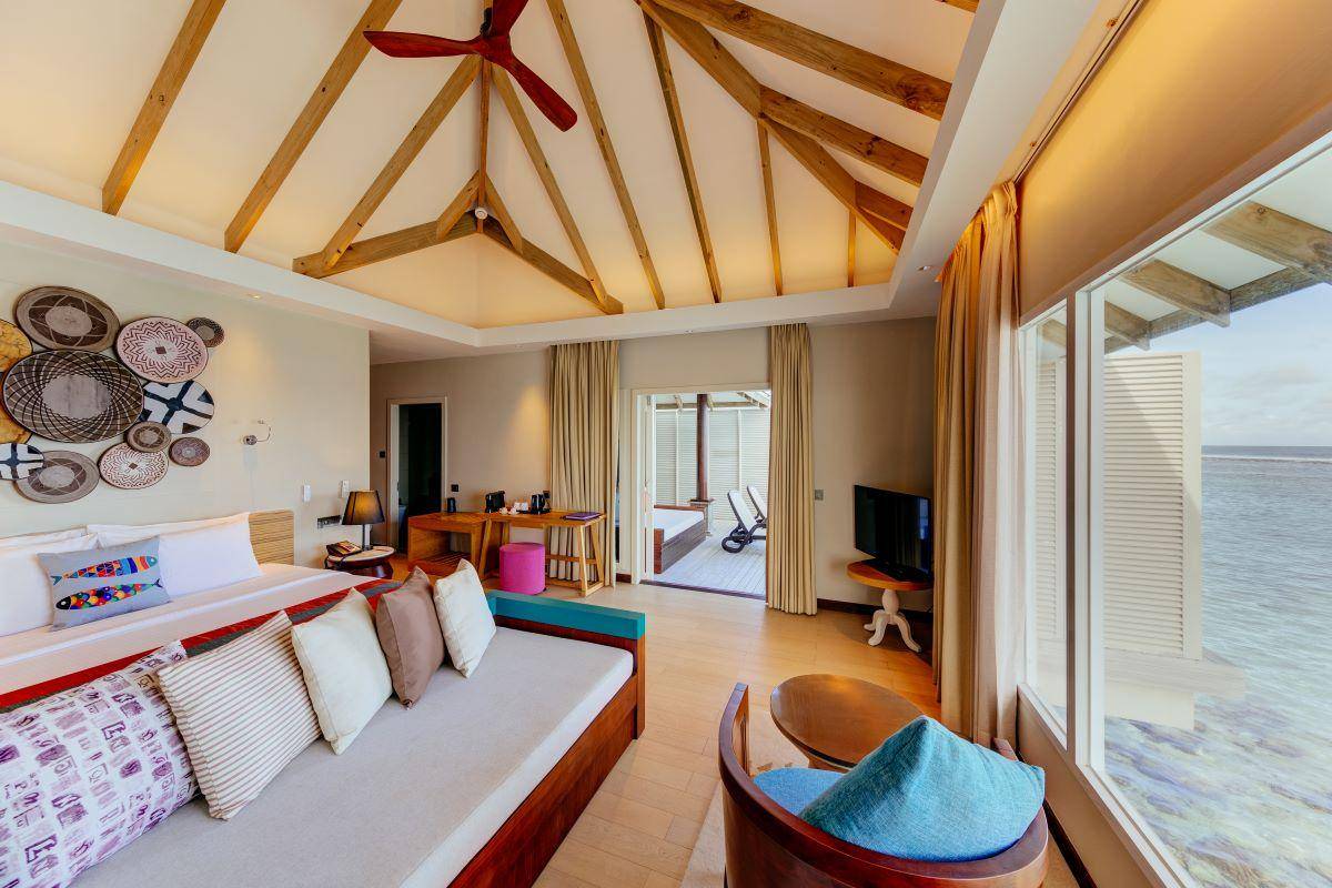 Cinnamon Dhonveli Maldives, Malediven, Water Bungalow, Schlafzimmer mit Meersicht