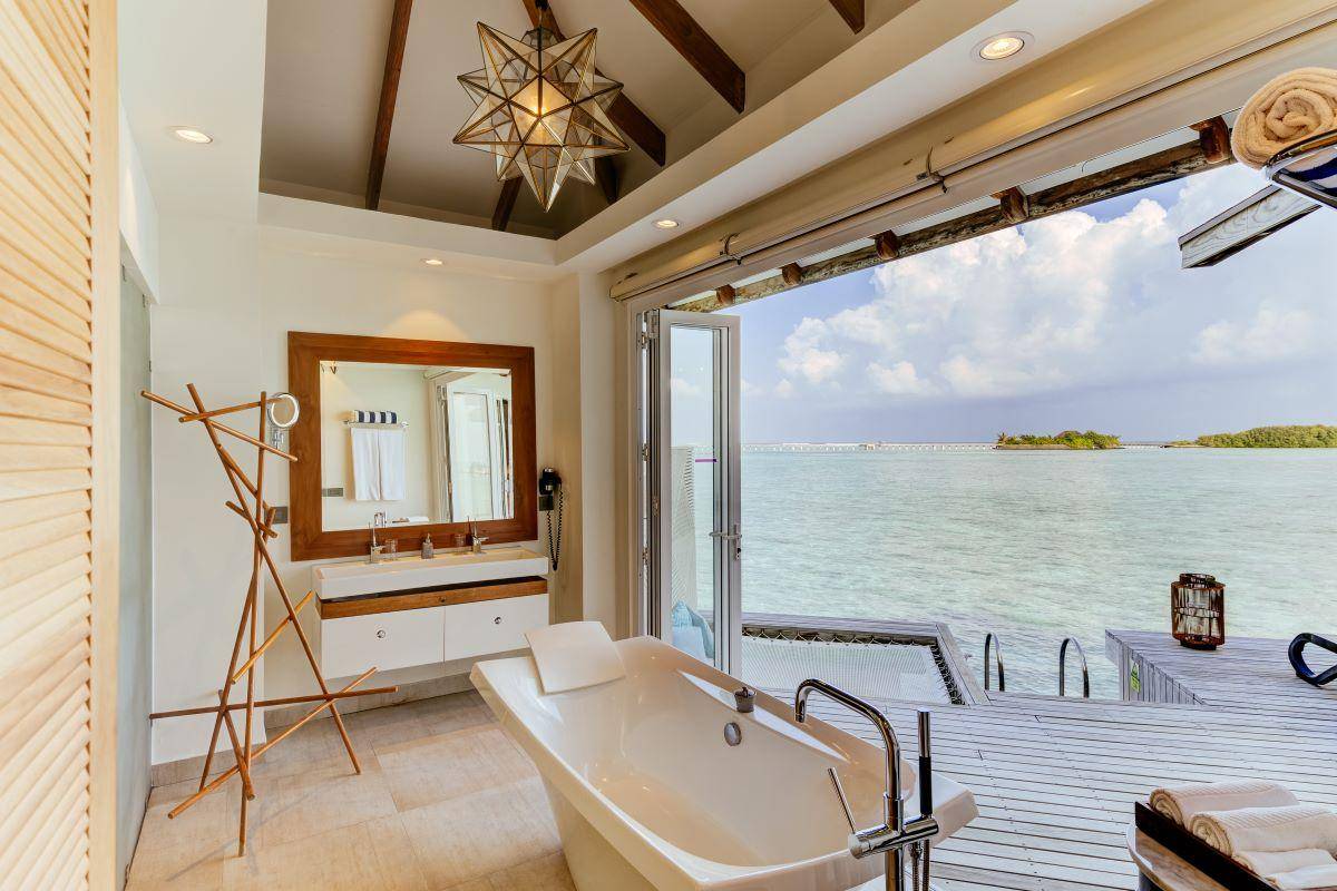Cinnamon Dhonveli Maldives, Malediven, Overwater Suite, Badezimmer