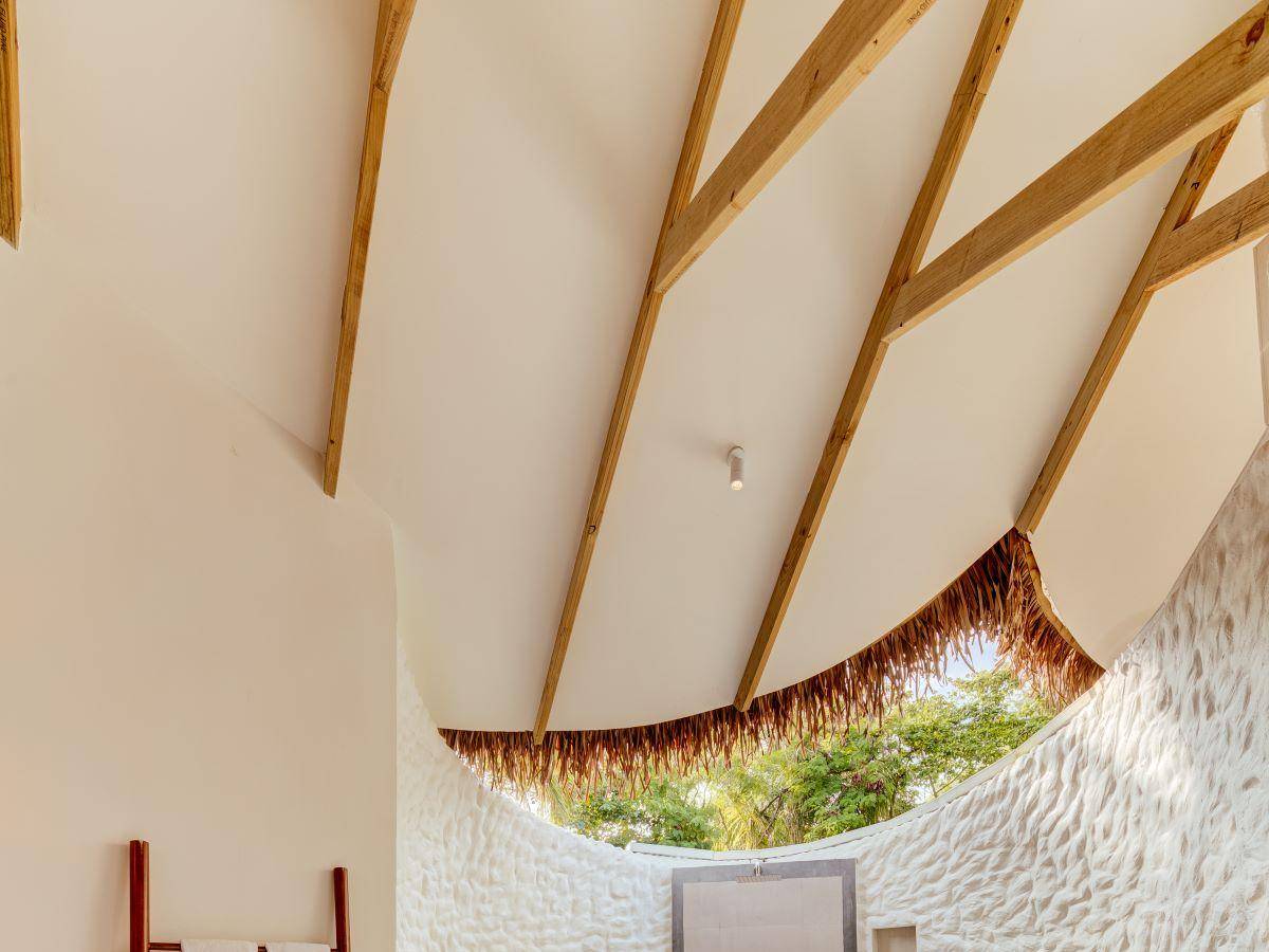 Cinnamon Dhonveli Maledives, Malediven, Beach Suite with Pool, halboffenes Badezimmer