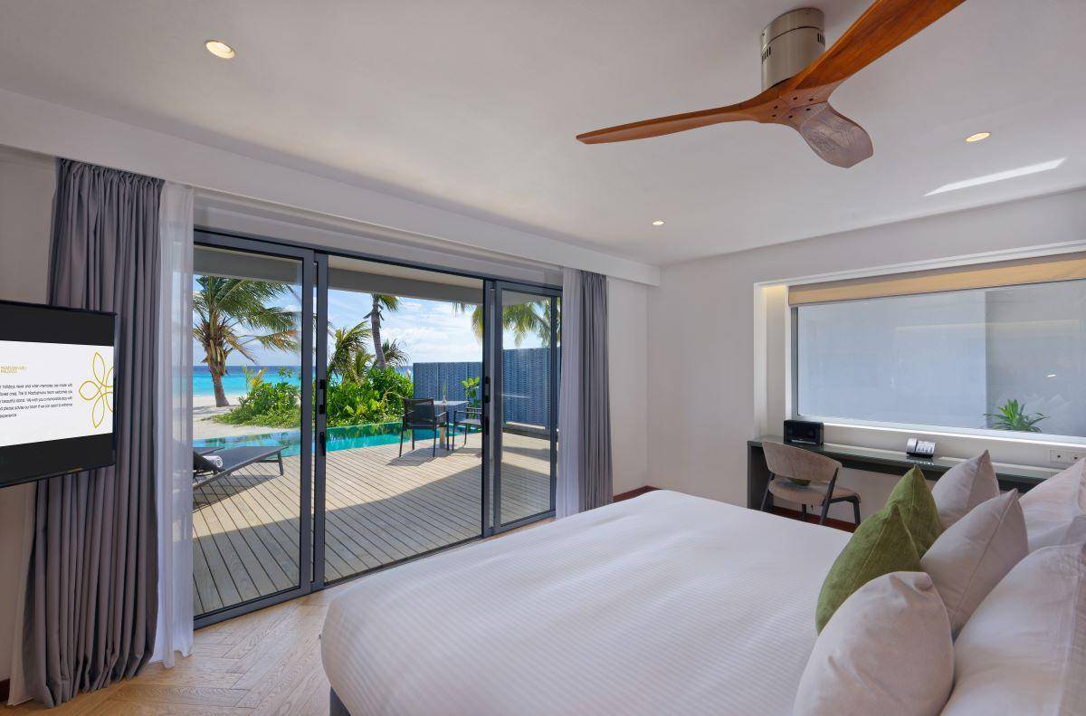 Outrigger Maldives Maafushivaru, Malediven, Duplex Pool Villa, Schlafzimmer