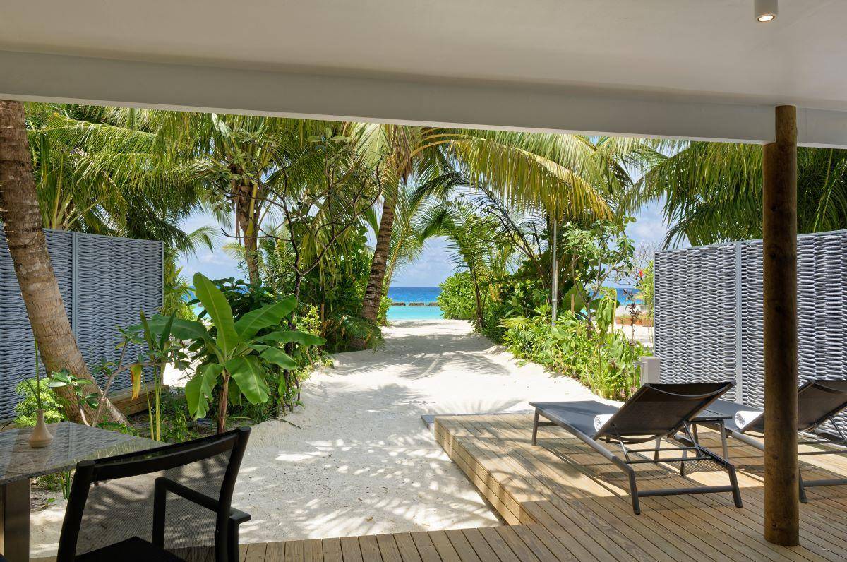 Outrigger Maldives Maafushivaru Resort, Malediven, Beach Villa, Terrasse