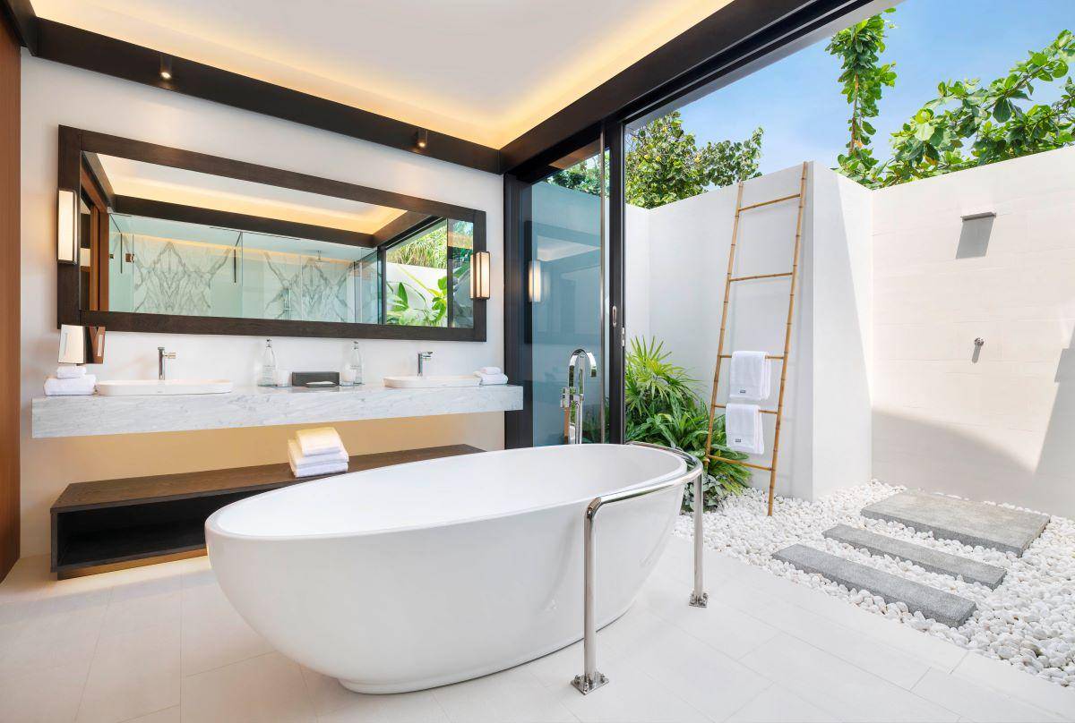 The Westin Maldives Miriandhoo Resort, Malediven, Deluxe Beach Villa Pool, Badezimmer