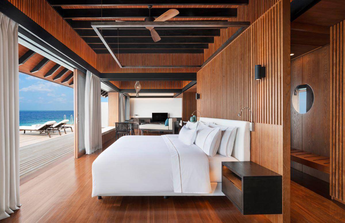 The Westin Maldives Miriandhoo Resort, Malediven, Overwater Villa Pool, Schlafzimmer
