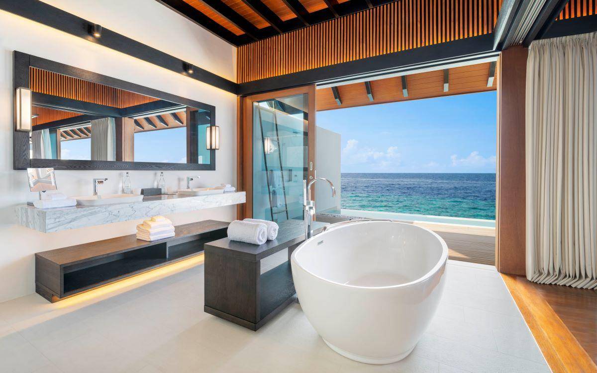The Westin Maldives Miriandhoo Resort, Malediven, Heavenly Overwater Villa, Badezimmer