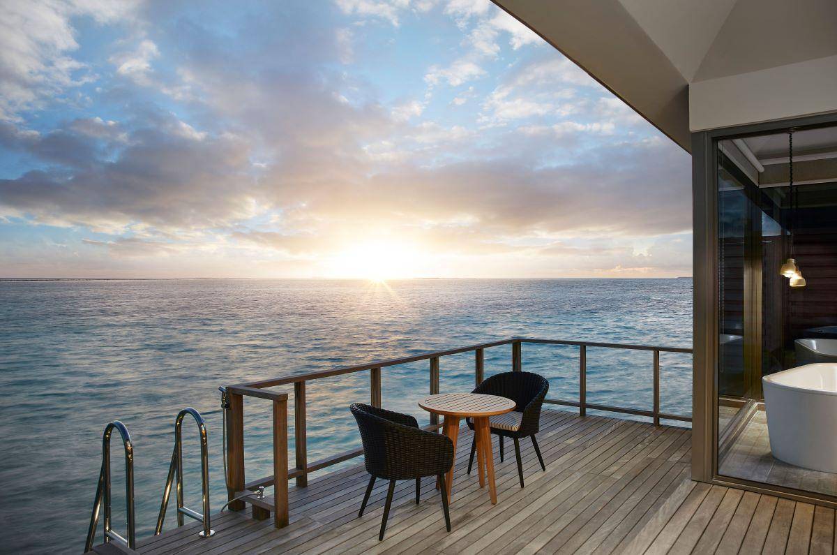 Le Méridien Maldives Resort & Spa, Malediven, Sunset Overwater Villa, Terrasse