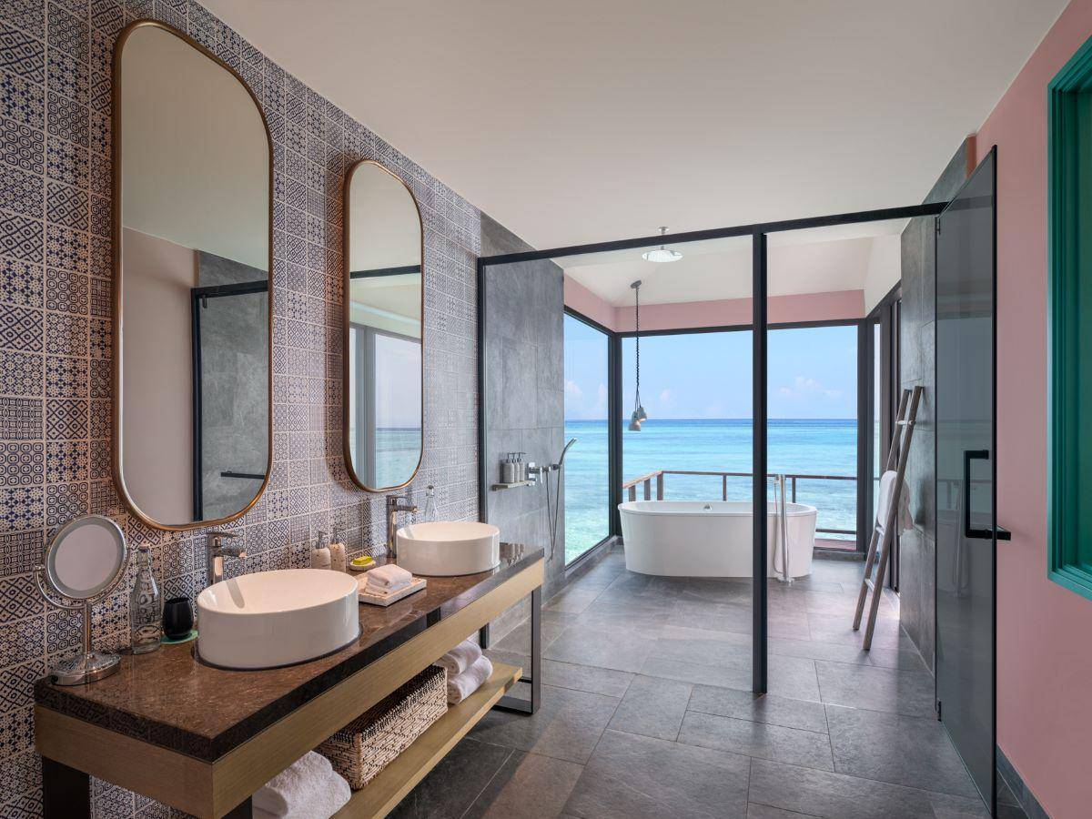 Le Méridien Maldives Resort & Spa, Malediven, Sunrise Overwater Villa, Badezimmer