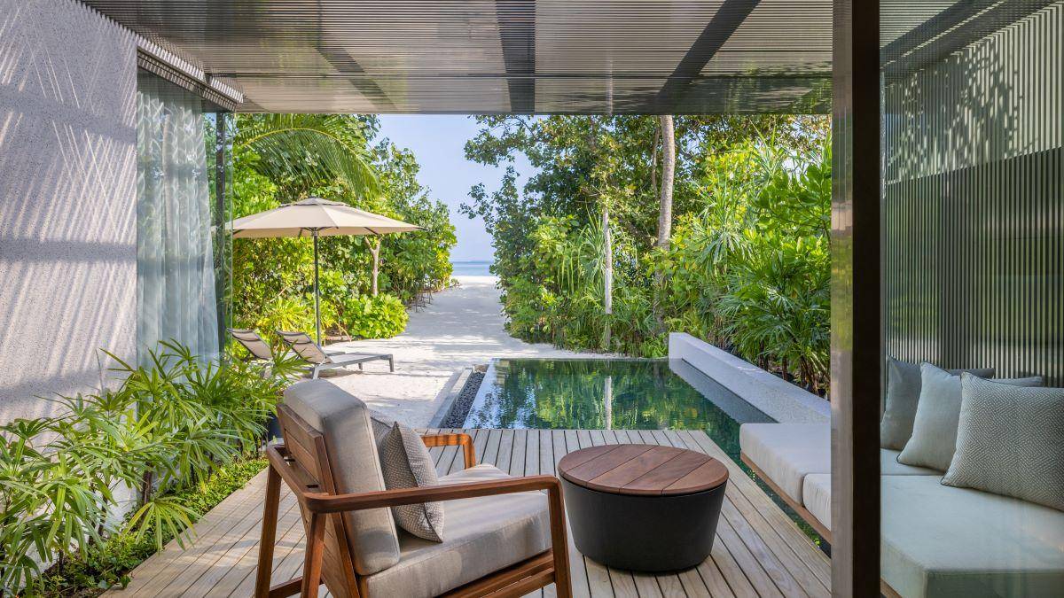 Alila Kothaifaru Maldives, Malediven, Beach Pool Villa, Terrasse mit Pool