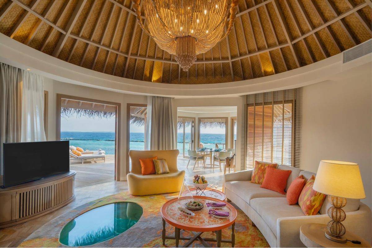 The Nautilus, Malediven, Ocean Residence with a Private Infinity Pool, Wohnzimmer mit Glasboden