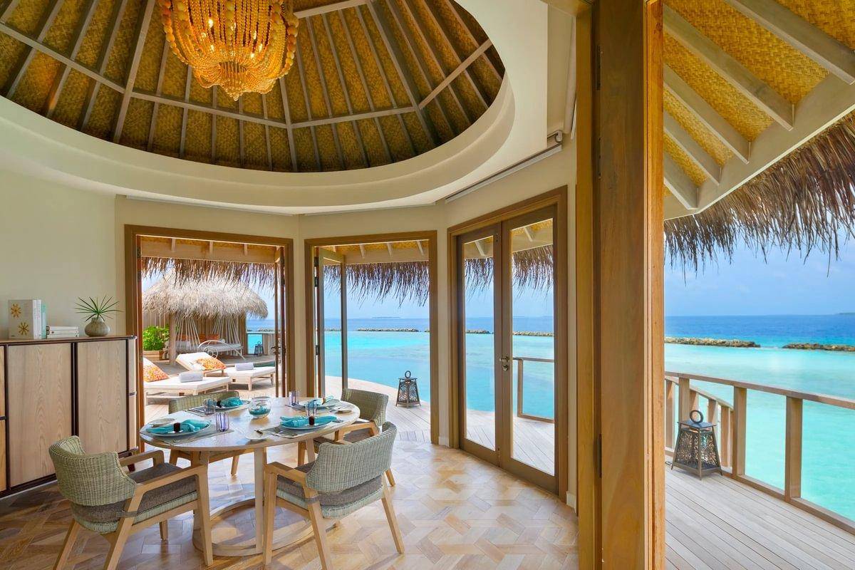 The Nautilus, Malediven, Ocean Residence with a Private Infinity Pool, Wohnbereich und Terrasse