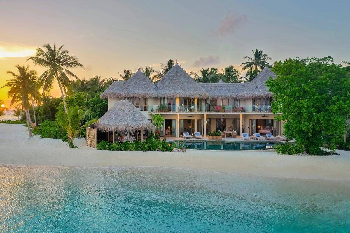 The Nautilus, Malediven, The Nautilus Mansion with a Private Infinity Pool, Außenansicht mit Pool
