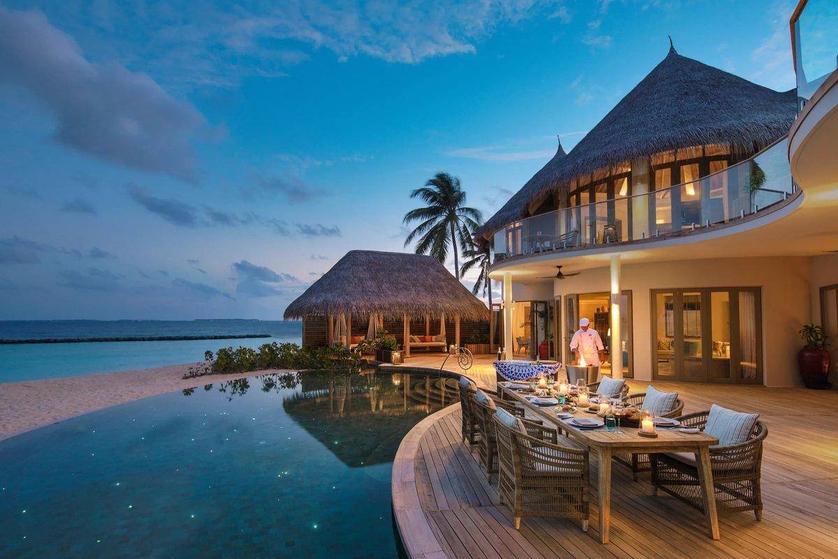 The Nautilus, Malediven, The Nautilus Mansion with a Private Infinity Pool, Abendessen am Pool