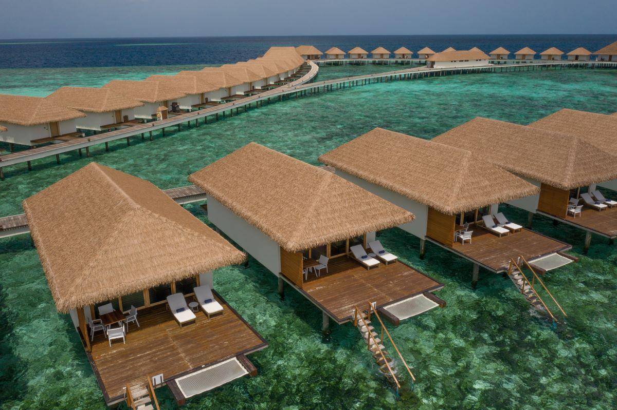 Cinnamon Velifushi Maldives, Malediven, Water Bungalow, Luftaufnahme Wasser Bungalows