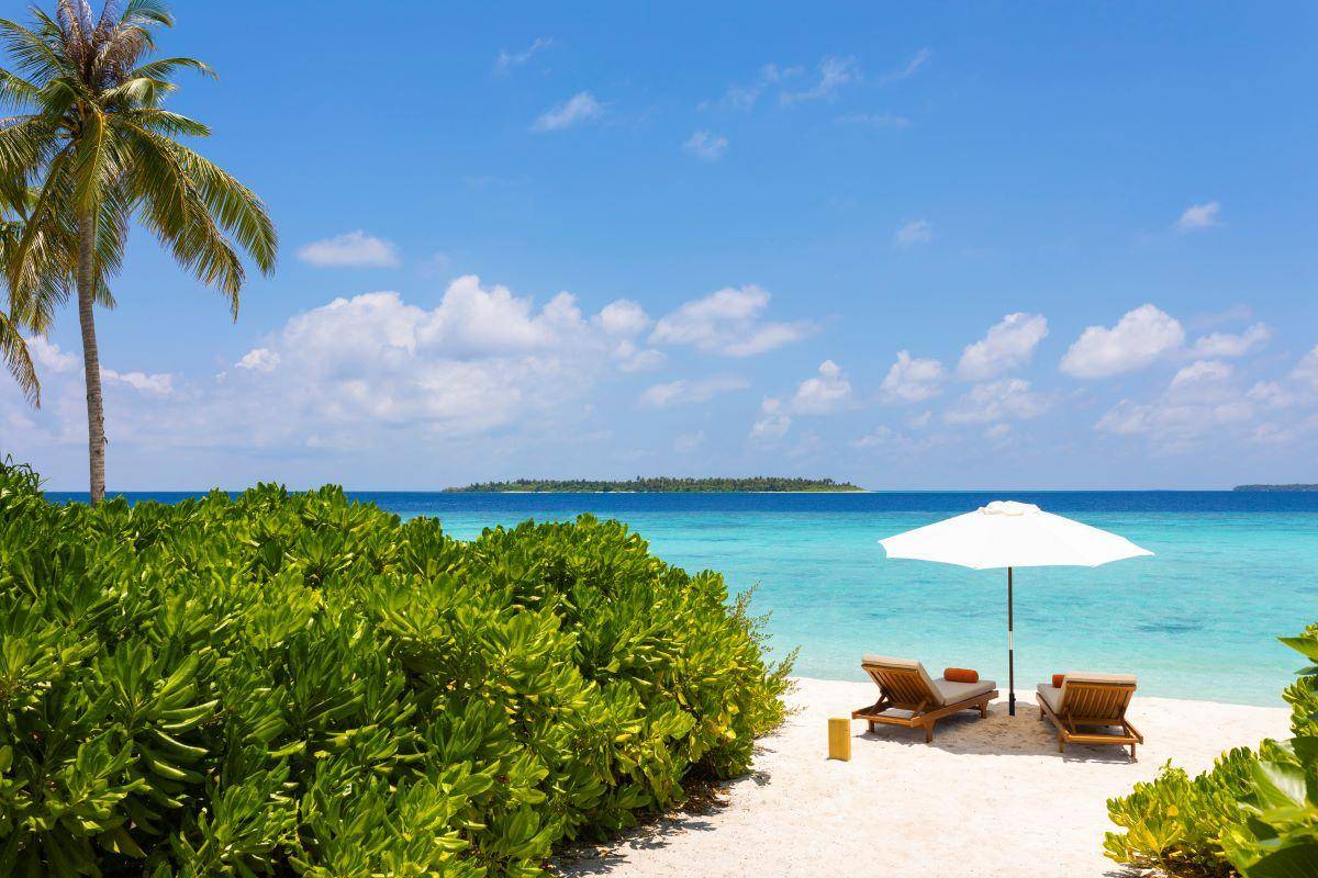Emerald Faarufushi Resort & Spa, Malediven, Beach Villa, Strand