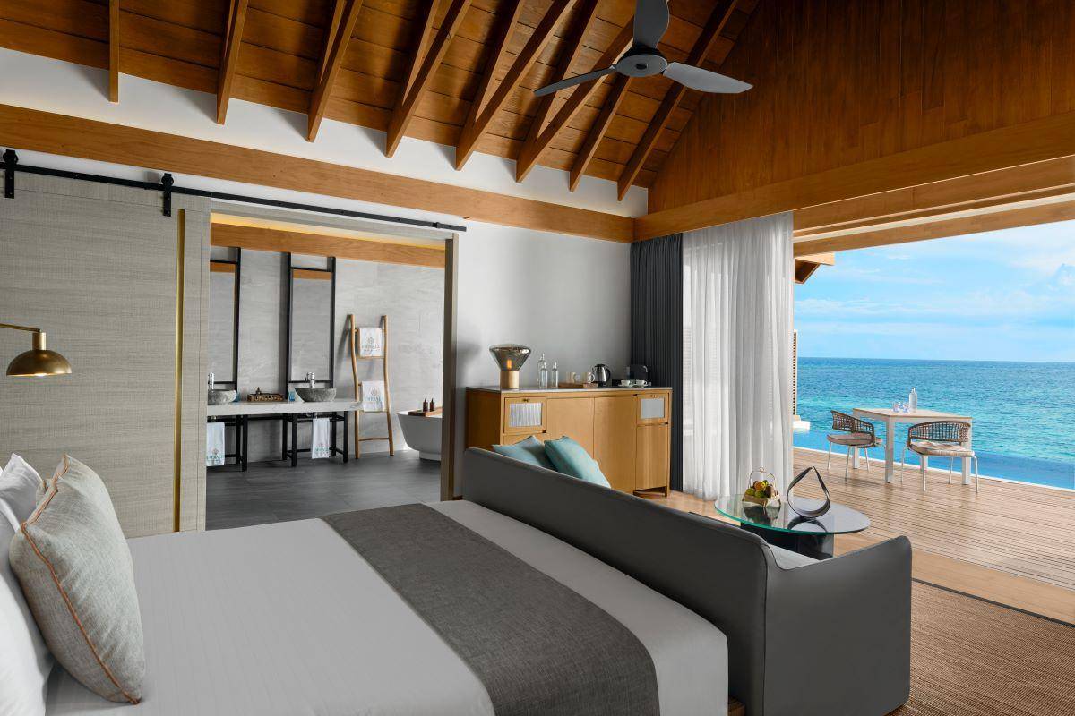 Emerald Faarufushi Resort & Spa, Malediven, Water Villa with Pool, Schlafzimmer