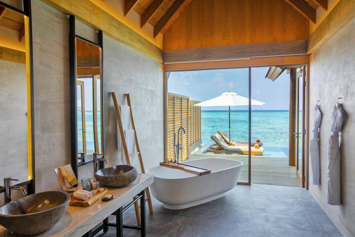 Emerald Faarufushi Resort & Spa, Malediven, Water Villa with Pool, Badezimmer