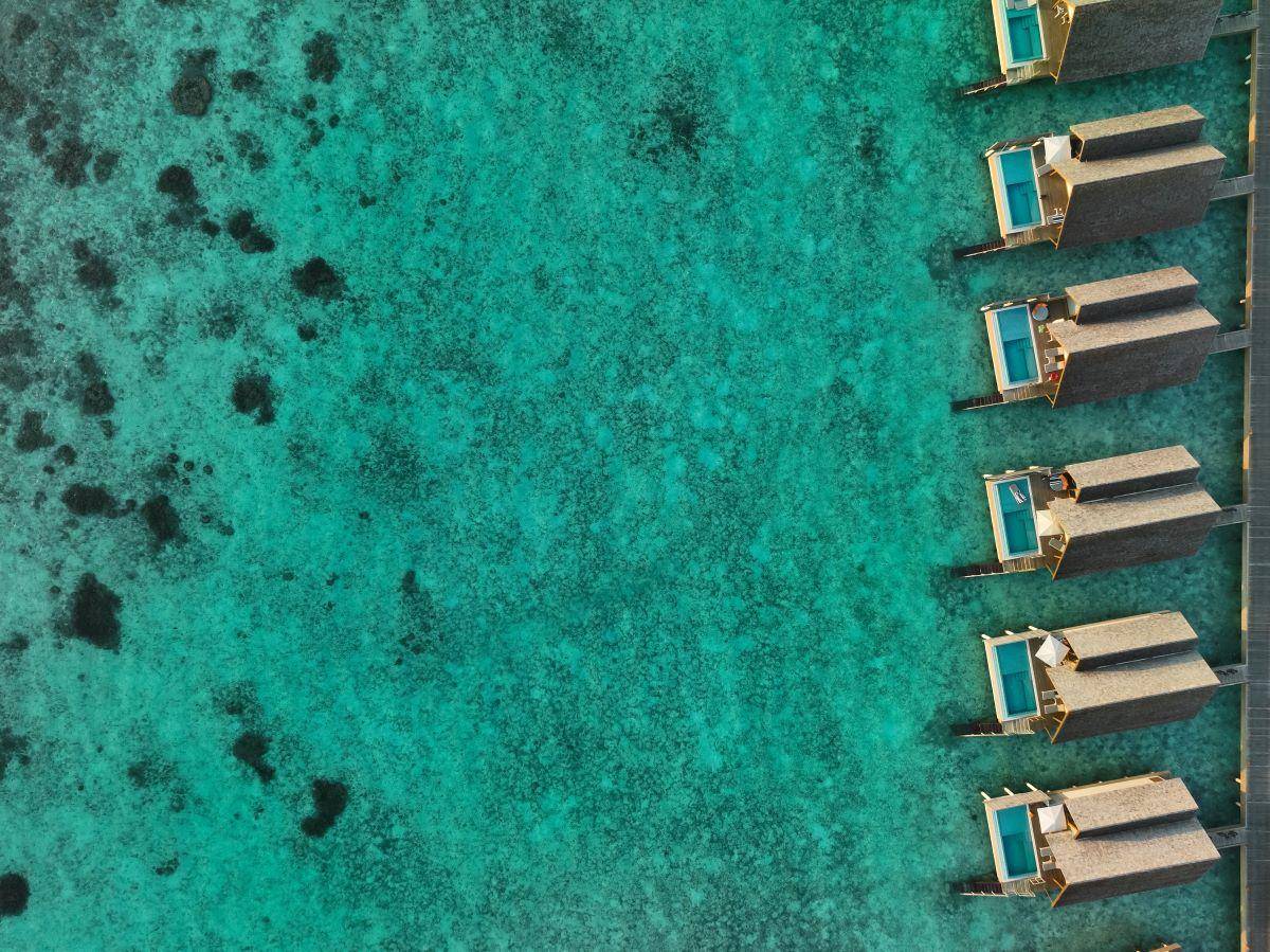 Emerald Faarufushi Resort & Spa, Malediven, Water Villa with Pool, Wasservillen von oben