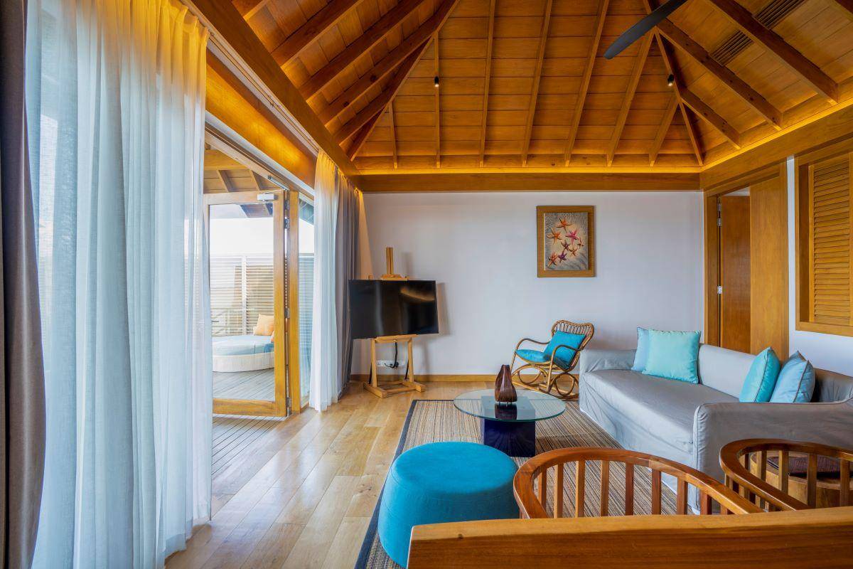 Emerald Faarufushi Resort & Spa, Malediven, Superior Water Villa with Pool, Wohnbereich