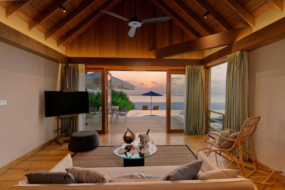 Emerald Faarufushi Resort & Spa, Malediven, Presidential Beach Villa, Wohnbereich
