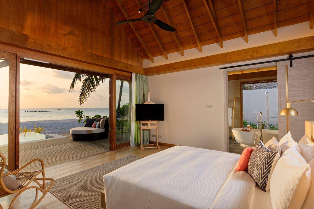 Emerald Faarufushi Resort & Spa, Malediven, Presidential Beach Villa, Schlafzimmer mit Meerblick
