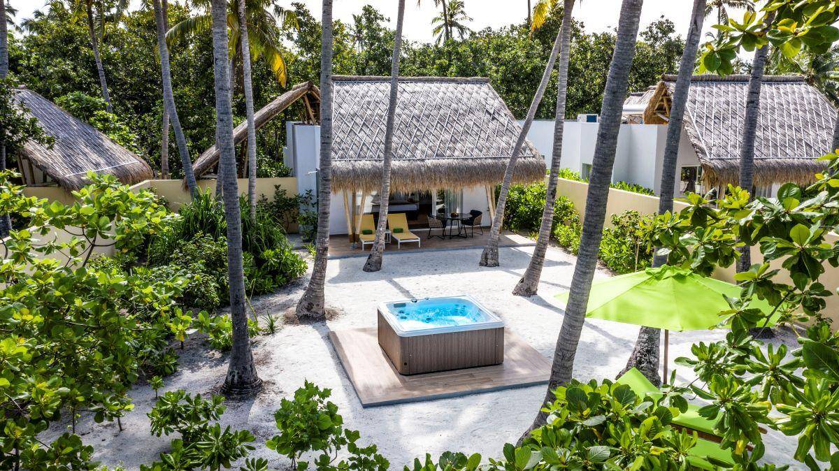 Emerald Maldives Resort & Spa, Malediven, Jacuzzi Beach Villa, Außenbereich