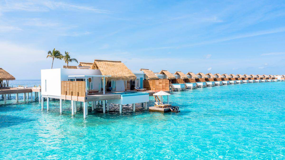 Emerlad Maldives Resort & Spa, Malediven, Superior Water Villa with Pool, Villen auf Stelzen über dem Wasser