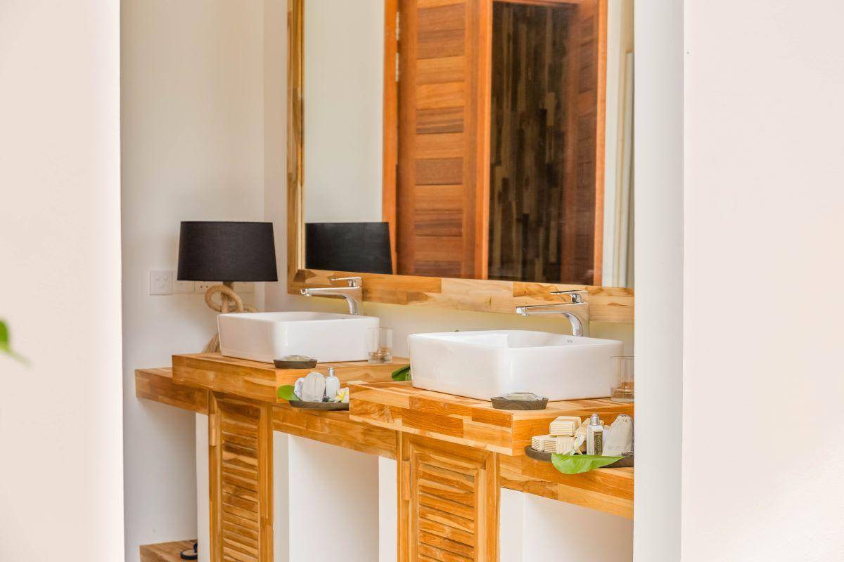 Kudafushi Resort & Spa, Malediven, Beach Villa with Pool, Waschbecken