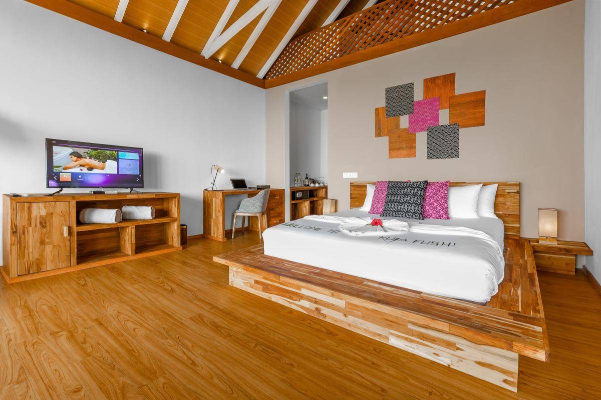 Kudafushi Resort & Spa, Malediven, Beach Villa with Pool, Schlafzimmer