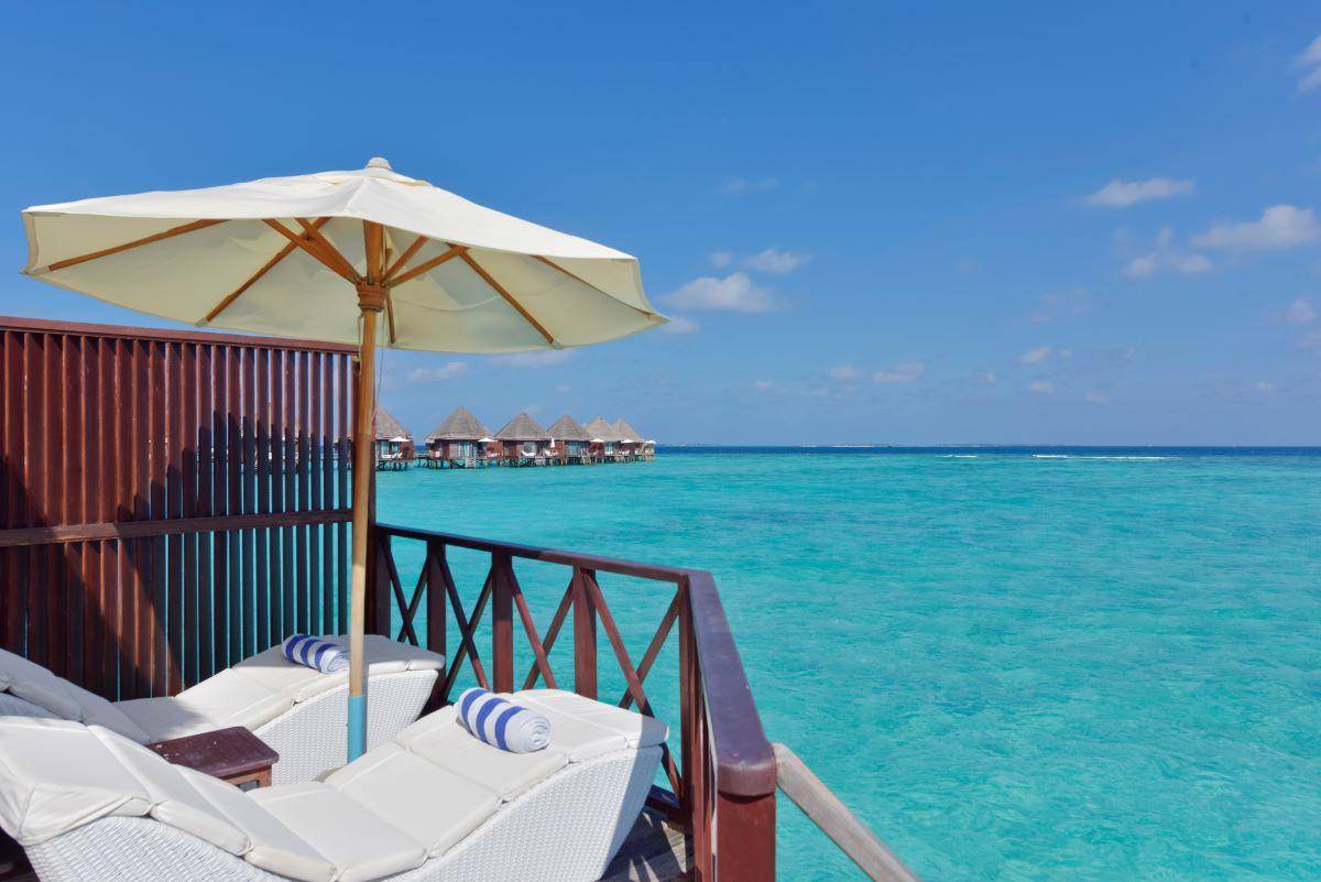 Thulhagiri Island Resort & Spa, Malediven, Water Bungalow, Sonnendeck