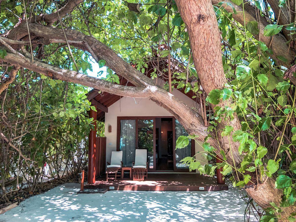 Reethi Faru Resort, Malediven, Deluxe Beach Villa, Außenansicht