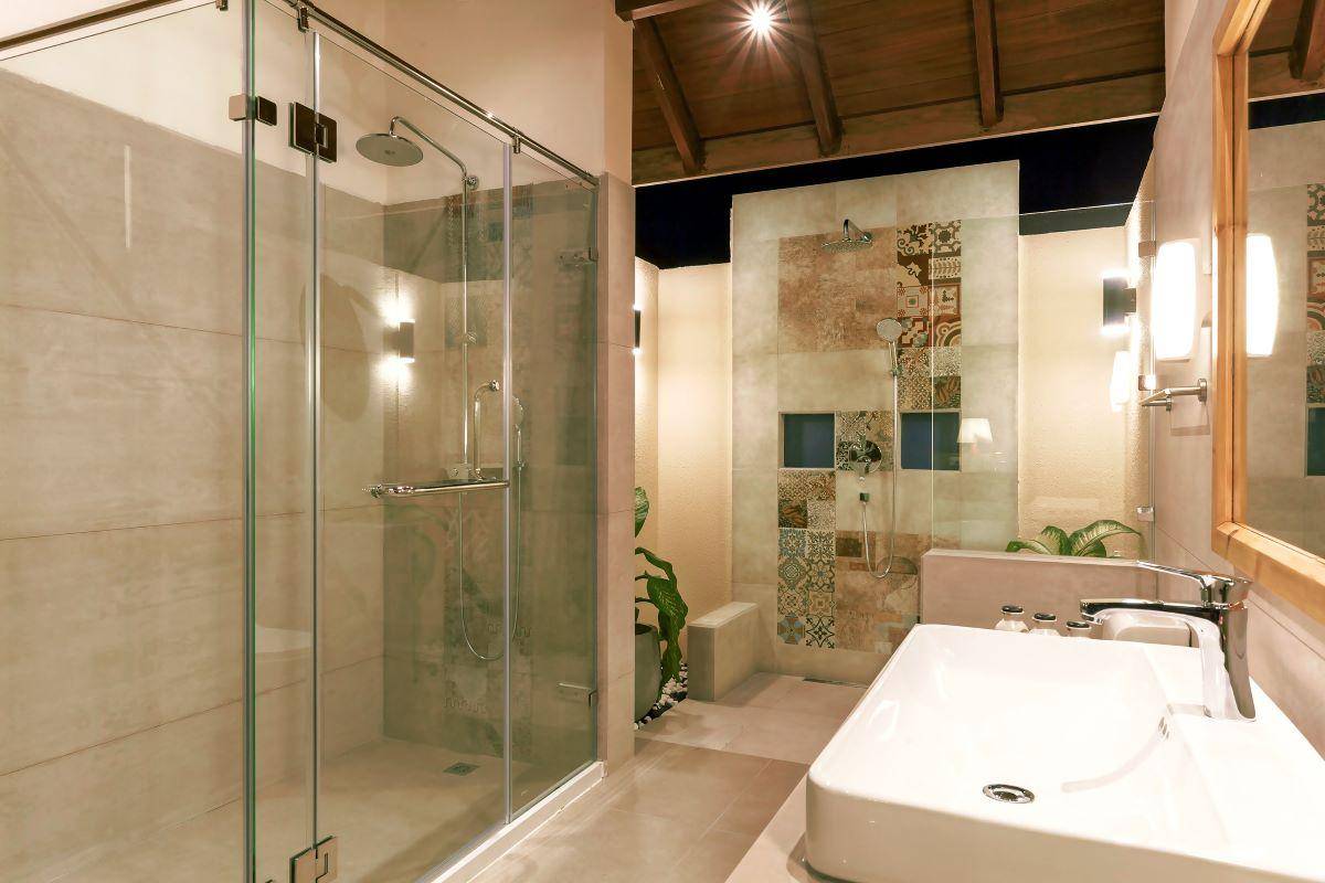 Reethi Faru Resort, Malediven, Water Villa,  Badezimmer
