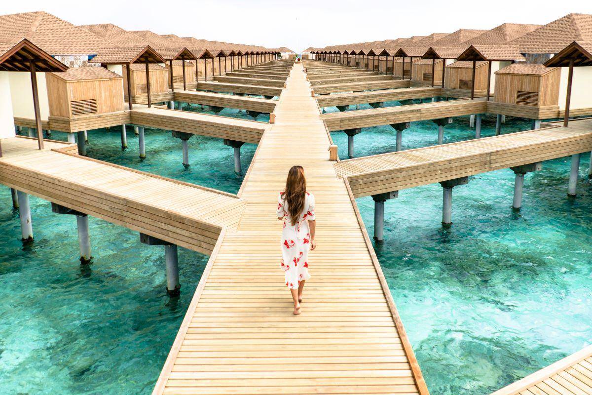 Reethi Faru Resort, Malediven, Water Villa, Steg