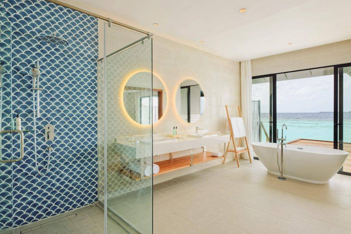 Nova Maldives, Malediven, Water Villa, Badezimmer