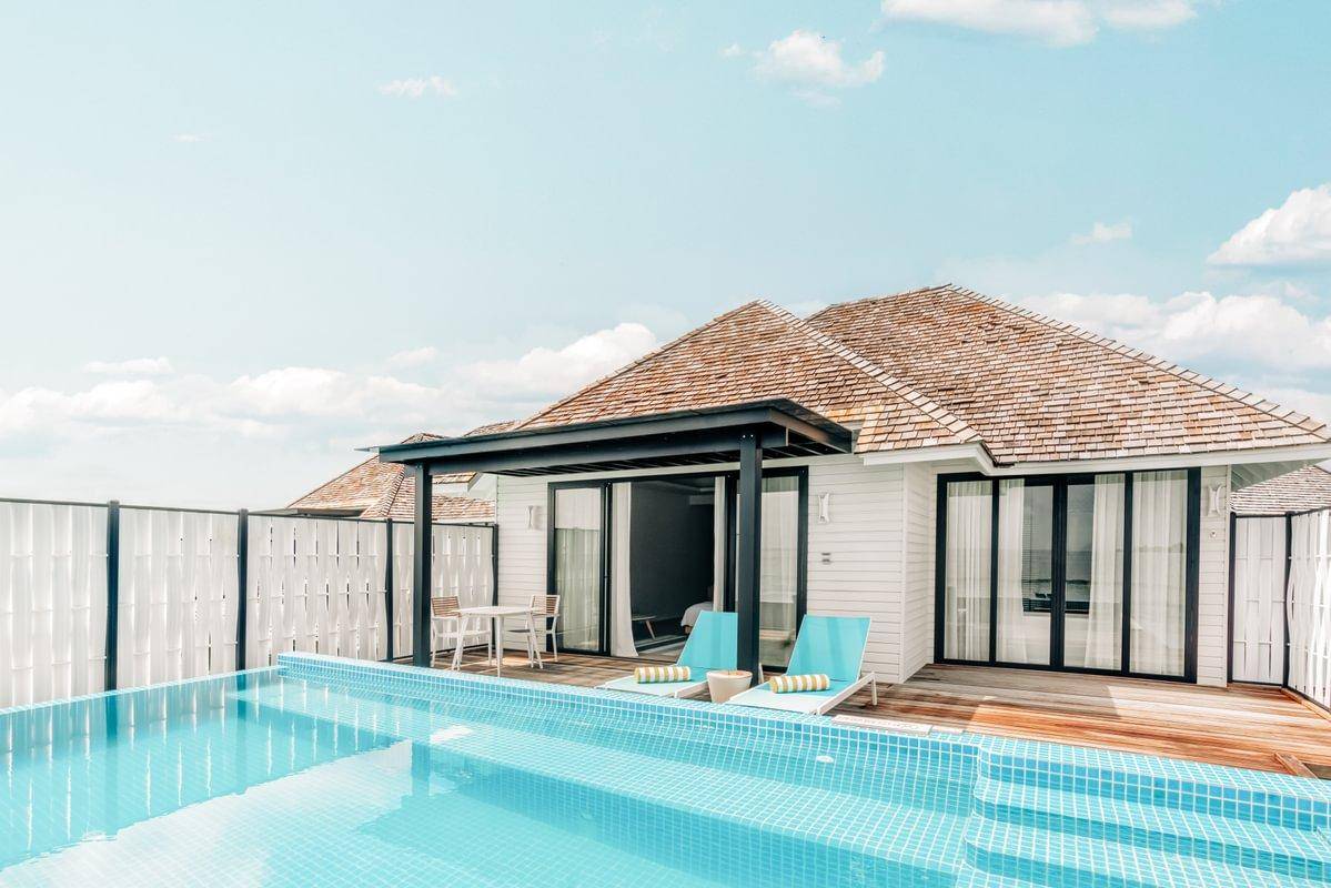 Nova Maldives, Malediven, Water Villa with Private Pool, Terrasse mit Pool