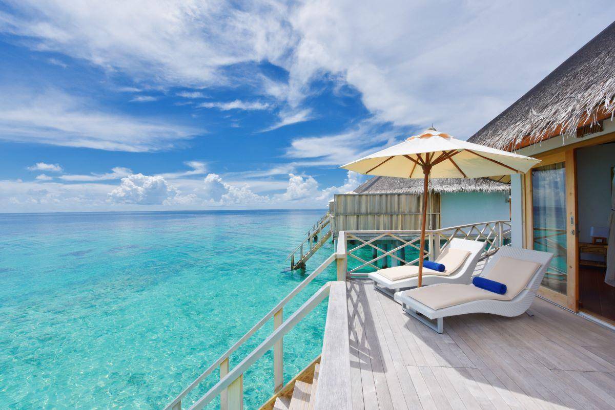 Angaga Island Resort & Spa, Malediven, Superior Water Bungalow, Terrasse