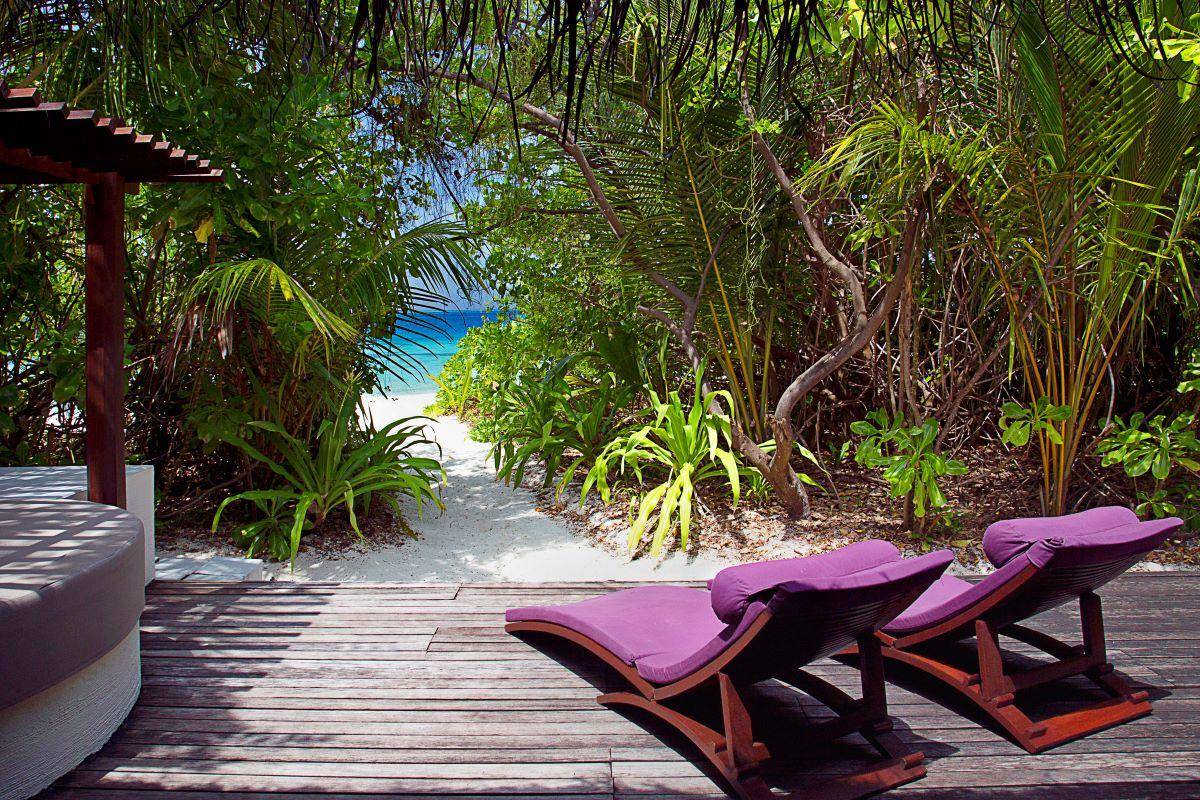 Coco Bodu Hithi, Malediven, Island Villa, Strandzugang
