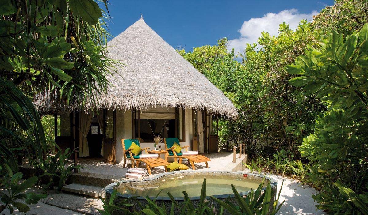 Coco Palm Dhuni Kohlu, Malediven, Deluxe Villa, Terrasse mit Pool