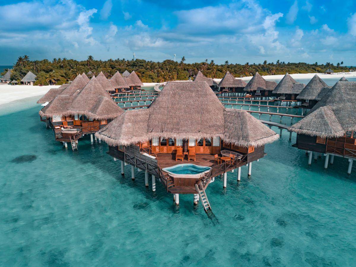 Coco Palm Dhuni Kolhu, Malediven, Sunset Lagoon Villa, Villen auf Stelzen über dem Wasser