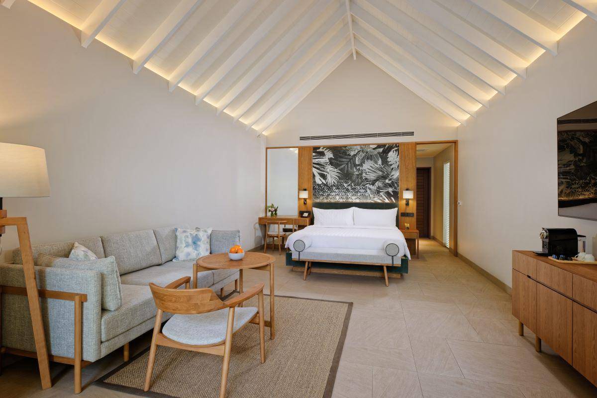 Raaya by Atmosphere, Malediven, Beach Villa, Schlafzimmer