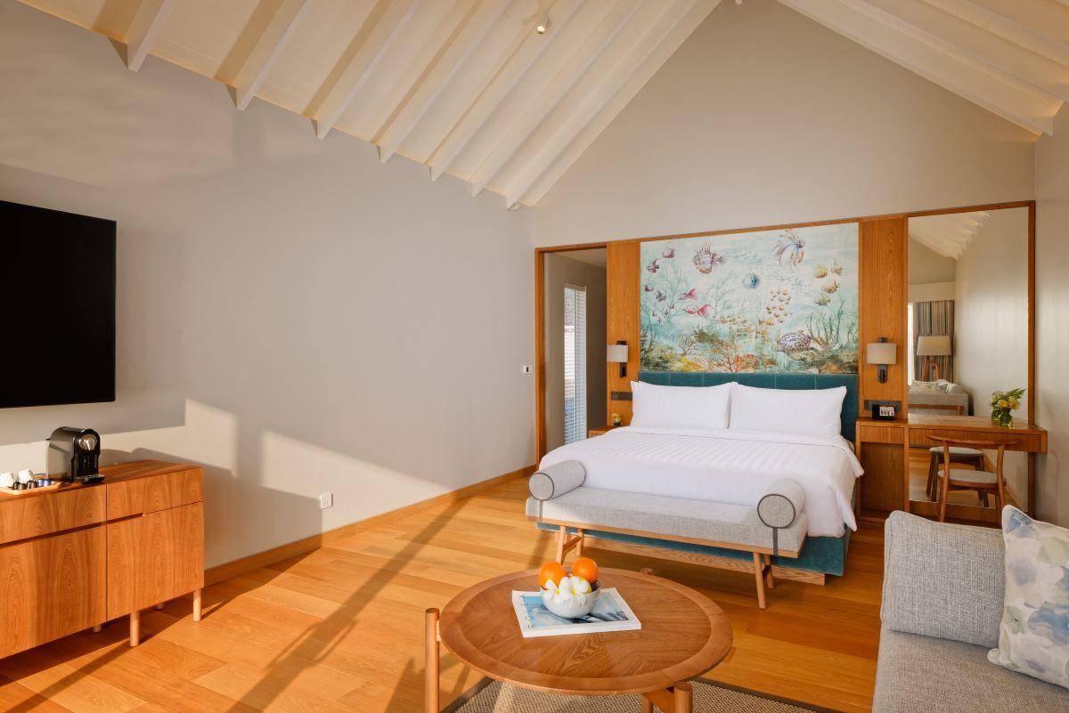 Raaya by Atmosphere, Malediven, Water Villa with Pool, Schlafzimmer