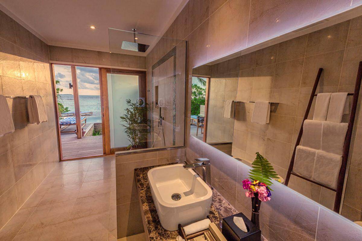 Hurawalhi Island Resort, Malediven, Beach Sunset Pool Villa, Badezimmer