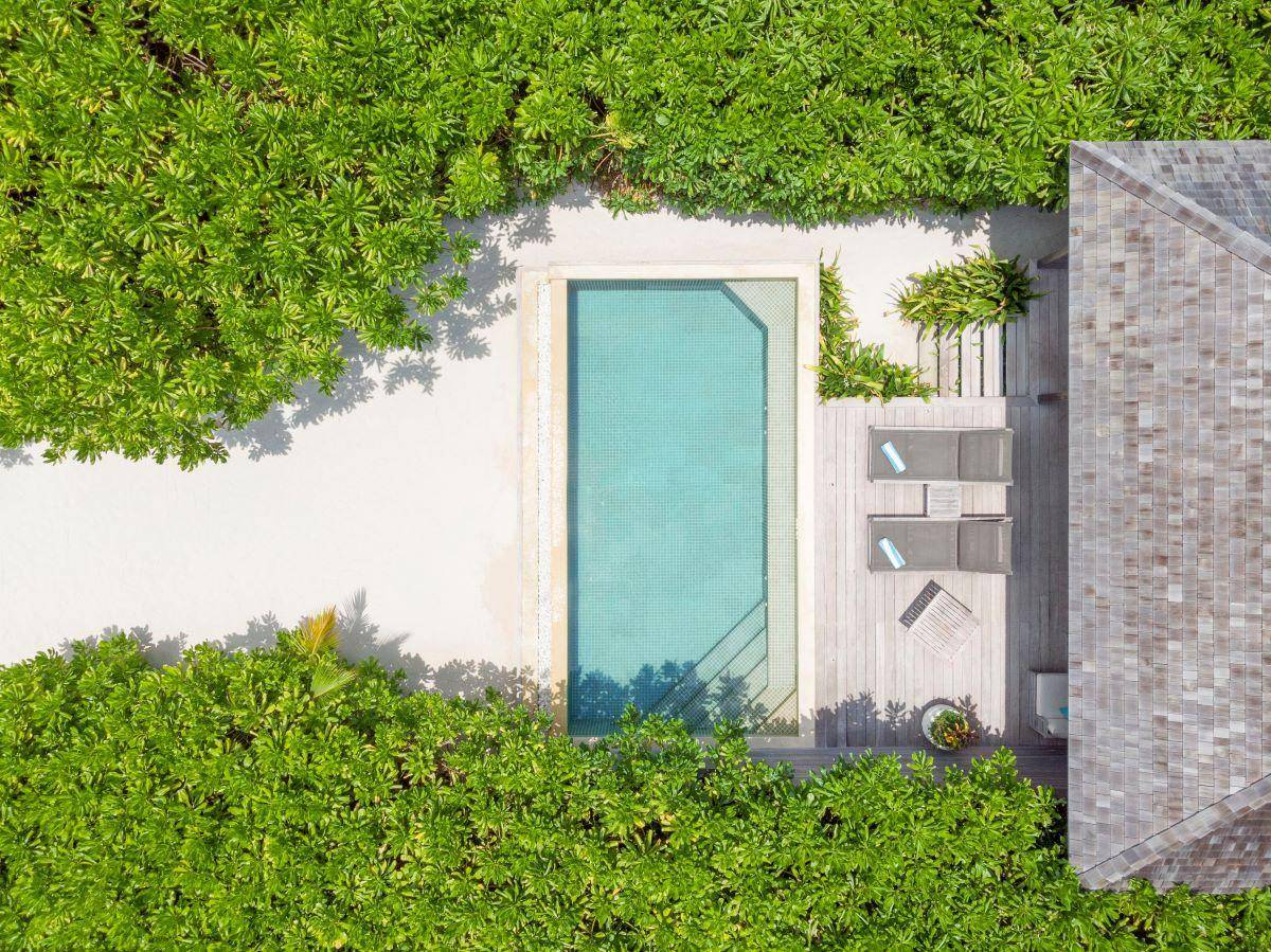 Hurawalhi Island Resort, Malediven, Beach Sunset Pool Villa, Pool von oben