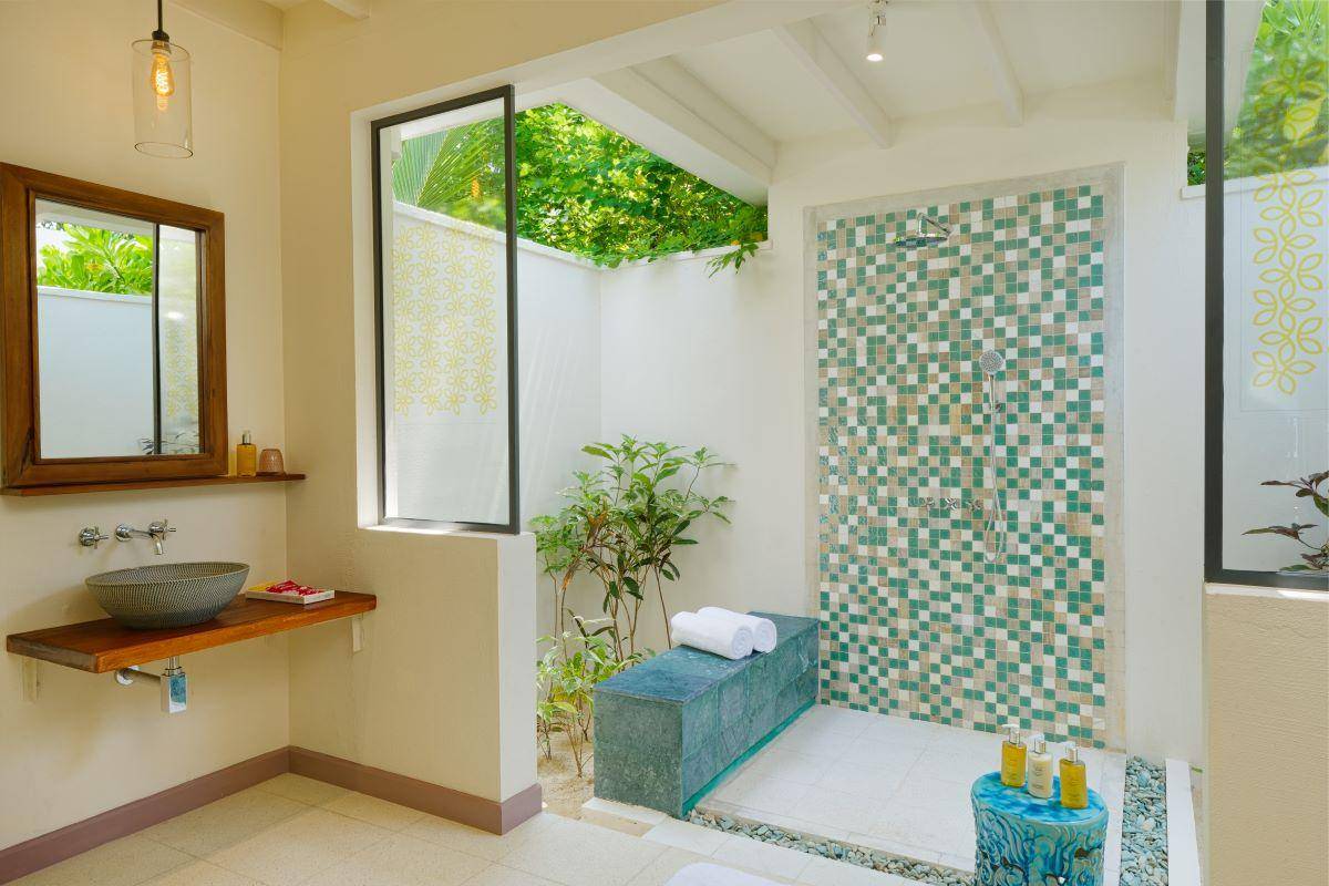 OBLU NATURE Helengeli by SENTIDO, Malediven, Deluxe Beach Villa with Pool, Badezimmer