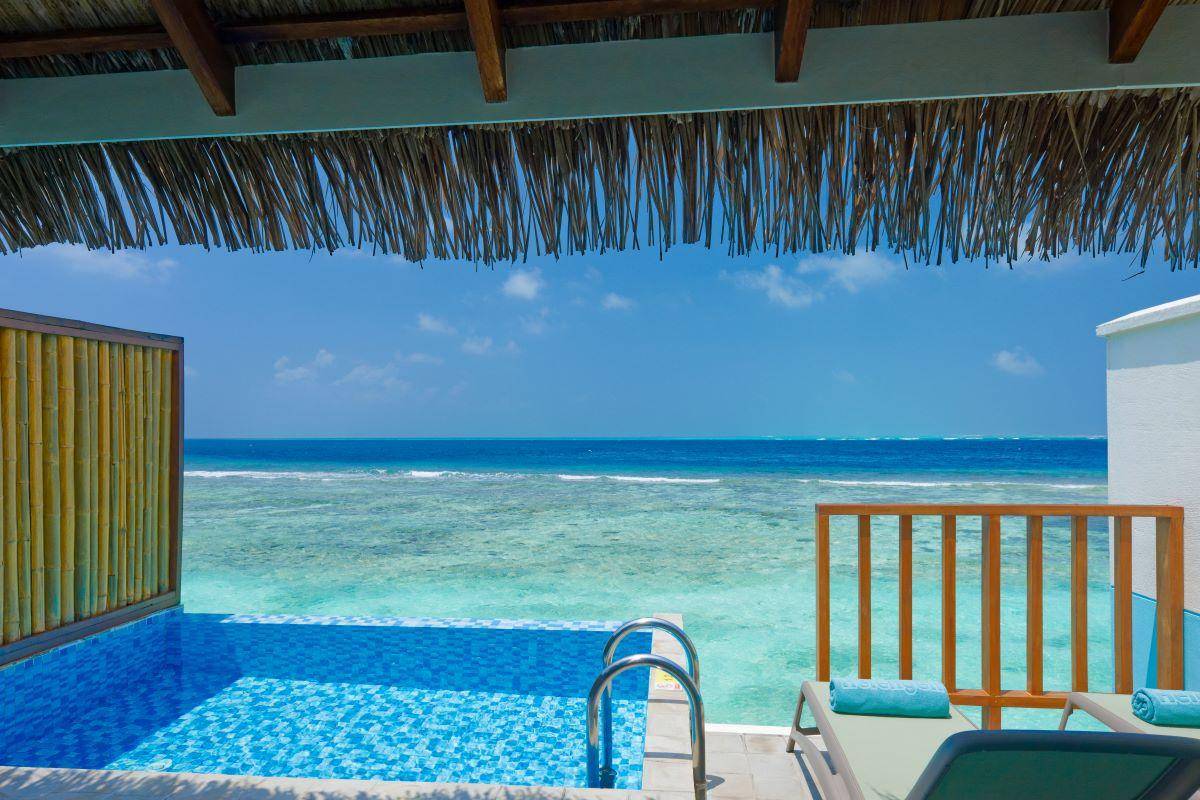 OBLU NATURE Helengeli by SENTIDO, Malediven, Lagoon Villa with Pool, Terrasse mit Pool