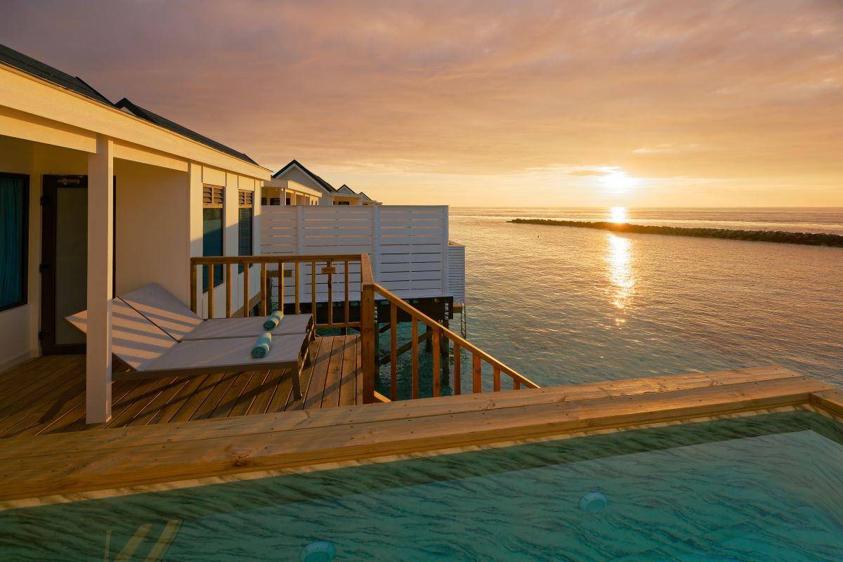 OBLU NATURE Helengeli by SENTIDO, Malediven, Sunrise Water Villa with Pool, Terrasse