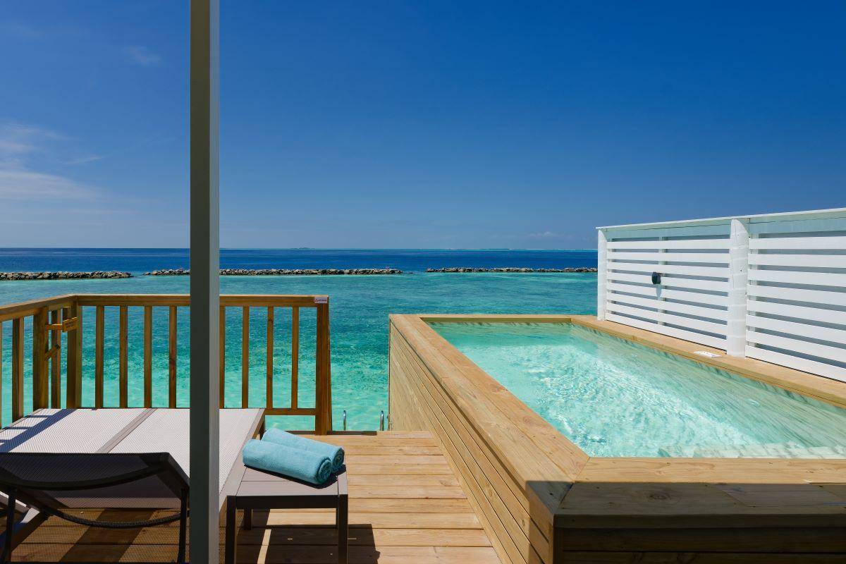 OBLU NATURE Helengeli by SENTIDO, Malediven, Sunrise Water Villa with Pool, Terrasse mit Pool