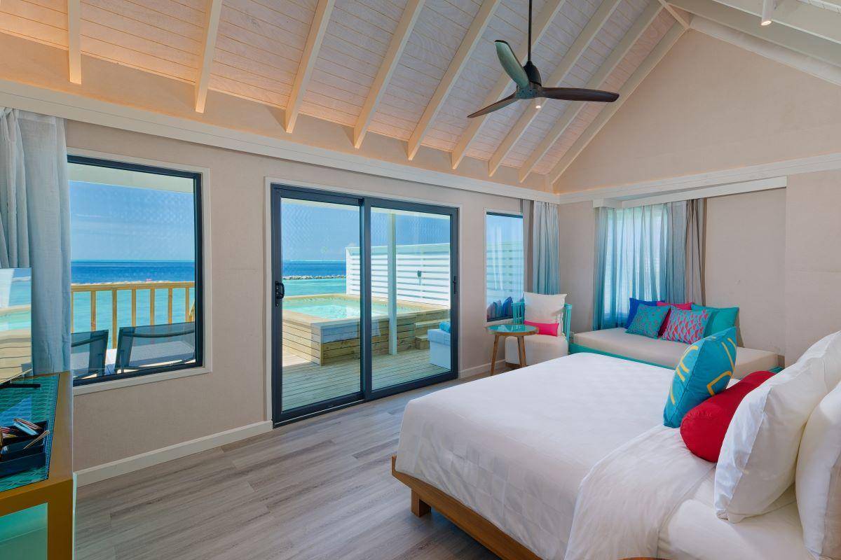 OBLU NATURE Helengeli by SENTIDO, Malediven, Sunrise Water Villa with Pool, Schlafzimmer
