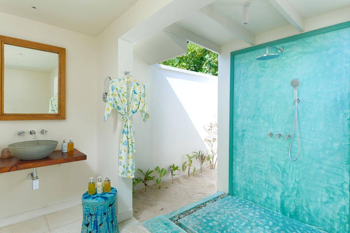 OBLU NATURE Helengeli by SENTIDO, Malediven, Two Bedroom Family Villa with Pool, Badezimmer