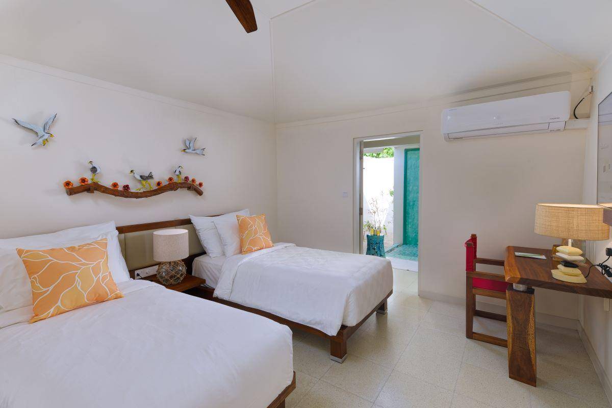 OBLU NATURE Helengeli by SENTIDO, Malediven, Two Bedroom Family Villa with Pool, Schlafzimmer mit 2 Betten