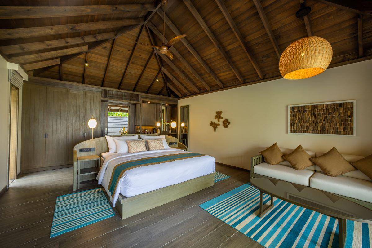 Jawakara Isalnds Maldives, Malediven, Mabin Beach Pool Villa, Schlafzimmer mit Sitzecke