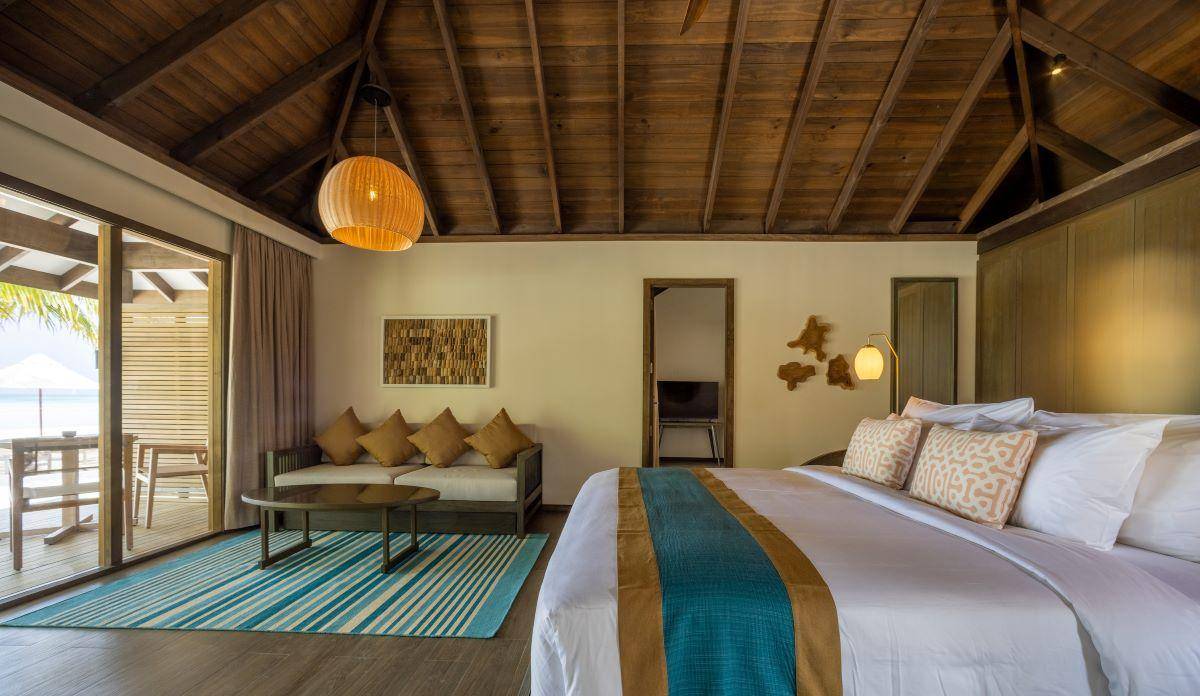 Jawakara Isalnds Maldives, Malediven, Mabin Two Bedroom Villa, Schlafzimmer mit Sitzecke